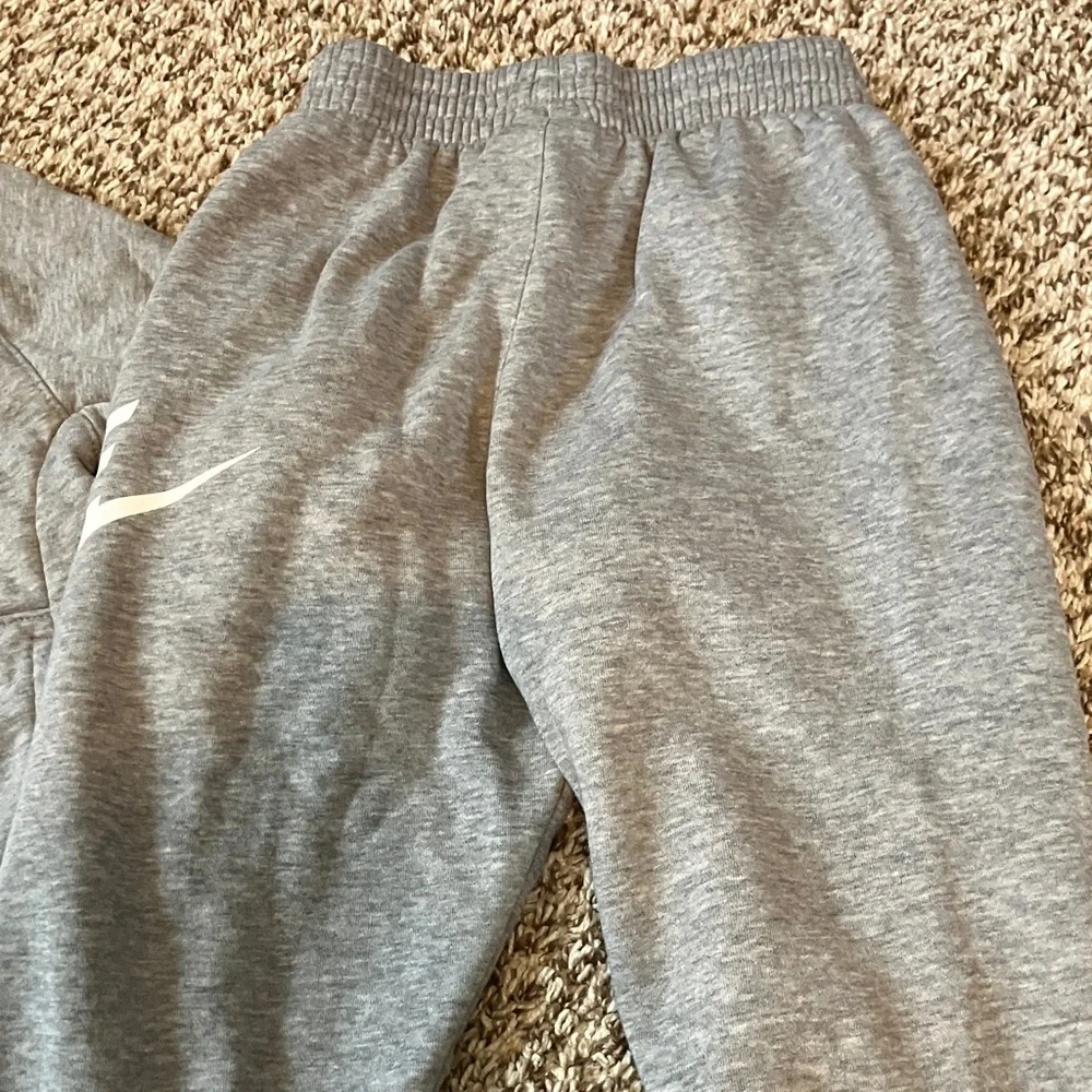 Nike Kids Gray Sweatpants - Picture 4 of 12